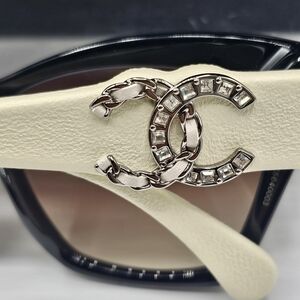 CHANEL CREAM AND BLACK SUNGLASSES CRYSTAL 5456QA C501S5